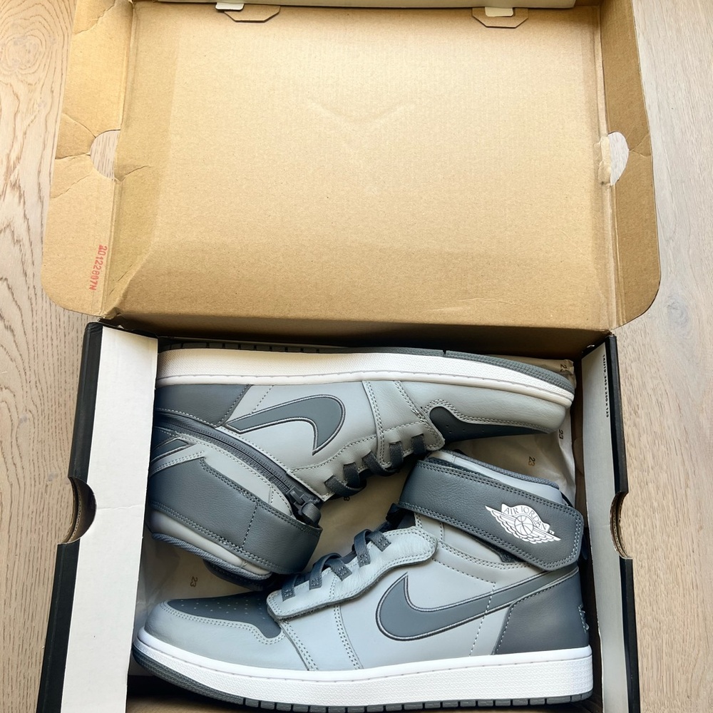 Nike Jordan 1 High FlyEase Men’s Light Smoke Grey Size 12